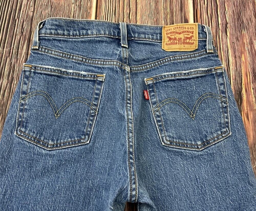 Levis Jeans Womens Size 26x30 Blue Skinny Light Wash 501 Button Fly